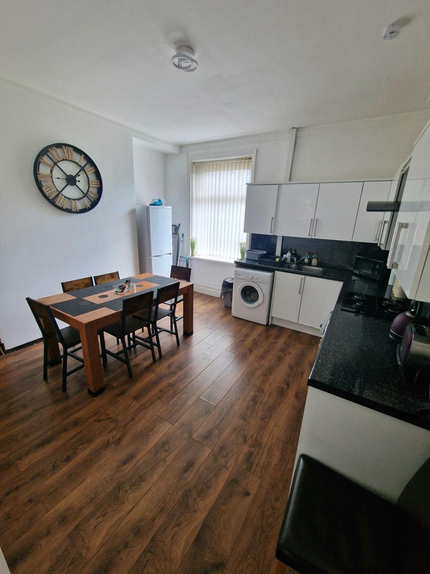 Stylish 4 Double Bedroom House In Bradford, Views Of Hillside And Parking Shipley  Extérieur photo