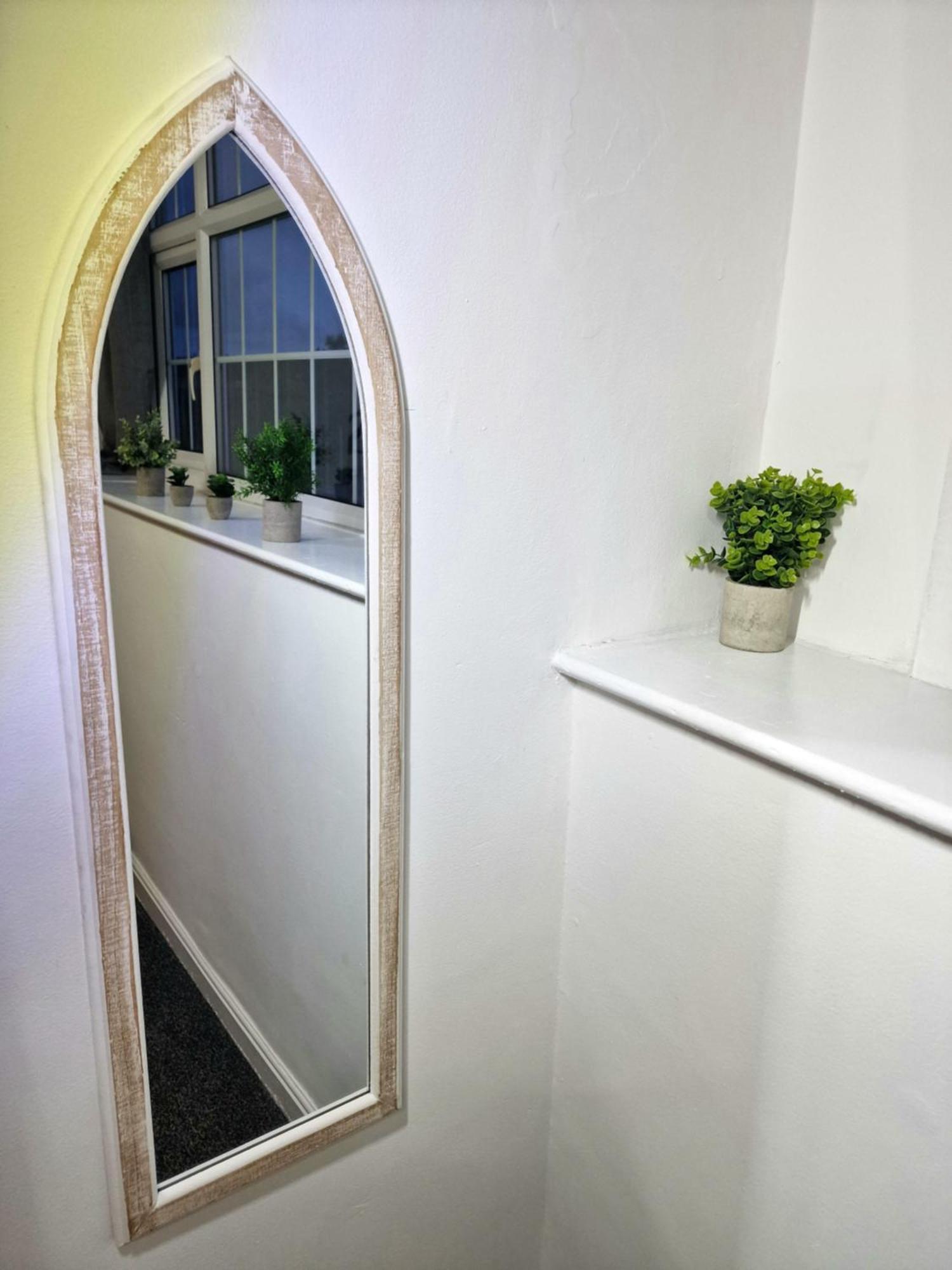 Stylish 4 Double Bedroom House In Bradford, Views Of Hillside And Parking Shipley  Extérieur photo