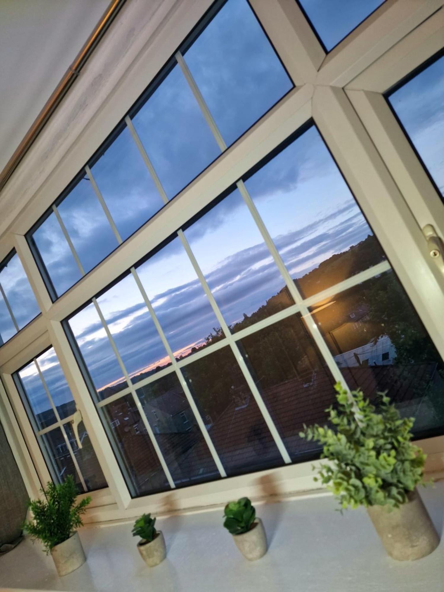 Stylish 4 Double Bedroom House In Bradford, Views Of Hillside And Parking Shipley  Extérieur photo